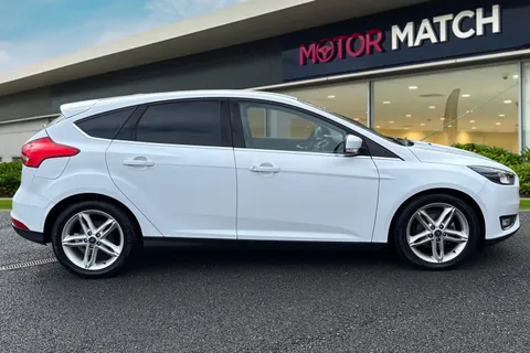 WT17ZHZ Ford Focus 1.0T EcoBoost Titanium Euro 6 (s/s) 5dr Thumbnail #4