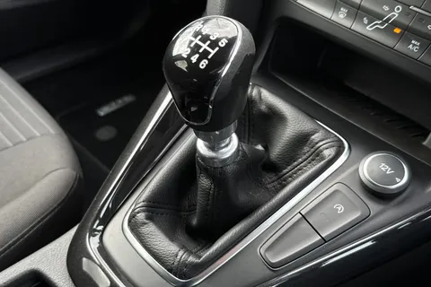 WT17ZHZ Ford Focus 1.0T EcoBoost Titanium Euro 6 (s/s) 5dr Thumbnail #24