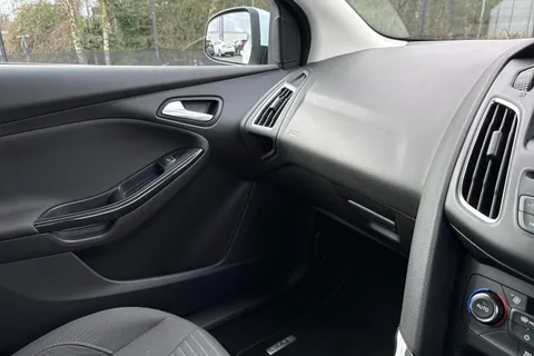 WT17ZHZ Ford Focus 1.0T EcoBoost Titanium Euro 6 (s/s) 5dr Thumbnail #43