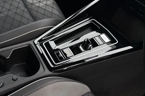 DE72RCU Volkswagen Golf 2.0 TDI 150 R-Line 5dr DSG Thumbnail #24