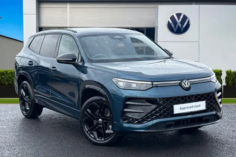 MV75UKX Volkswagen Tayron 1.5 TSI eHybrid 272 R-Line 5dr DSG **BLACK STYLE PACK, COMFORT PACK** Thumbnail #2