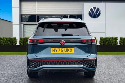 MV75UKX Volkswagen Tayron 1.5 TSI eHybrid 272 R-Line 5dr DSG **BLACK STYLE PACK, COMFORT PACK** Thumbnail #5