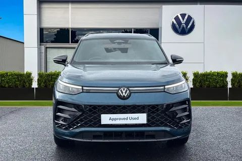 MV75UKX Volkswagen Tayron 1.5 TSI eHybrid 272 R-Line 5dr DSG **BLACK STYLE PACK, COMFORT PACK** Thumbnail #6