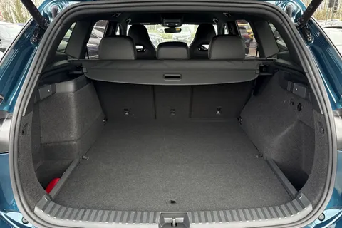 MV75UKX Volkswagen Tayron 1.5 TSI eHybrid 272 R-Line 5dr DSG **BLACK STYLE PACK, COMFORT PACK** Thumbnail #7