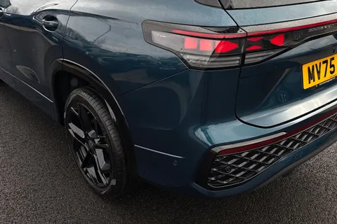 MV75UKX Volkswagen Tayron 1.5 TSI eHybrid 272 R-Line 5dr DSG **BLACK STYLE PACK, COMFORT PACK** Thumbnail #8