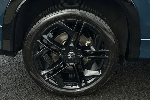 MV75UKX Volkswagen Tayron 1.5 TSI eHybrid 272 R-Line 5dr DSG **BLACK STYLE PACK, COMFORT PACK** Thumbnail #12