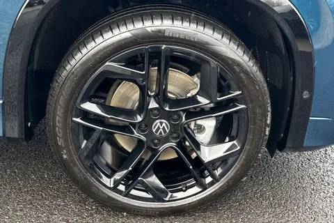 MV75UKX Volkswagen Tayron 1.5 TSI eHybrid 272 R-Line 5dr DSG **BLACK STYLE PACK, COMFORT PACK** Thumbnail #13