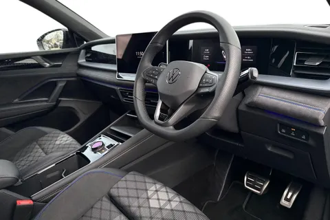 MV75UKX Volkswagen Tayron 1.5 TSI eHybrid 272 R-Line 5dr DSG **BLACK STYLE PACK, COMFORT PACK** Thumbnail #14