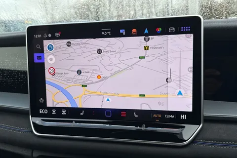 MV75UKX Volkswagen Tayron 1.5 TSI eHybrid 272 R-Line 5dr DSG **BLACK STYLE PACK, COMFORT PACK** Thumbnail #17