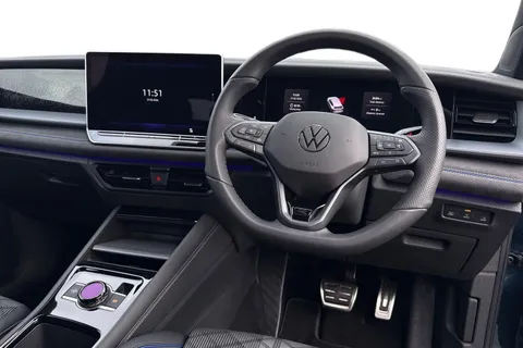 MV75UKX Volkswagen Tayron 1.5 TSI eHybrid 272 R-Line 5dr DSG **BLACK STYLE PACK, COMFORT PACK** Thumbnail #18