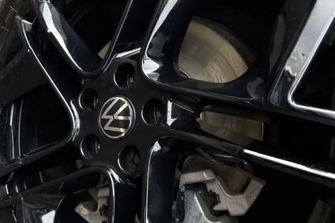 MV75UKX Volkswagen Tayron 1.5 TSI eHybrid 272 R-Line 5dr DSG **BLACK STYLE PACK, COMFORT PACK** Thumbnail #26