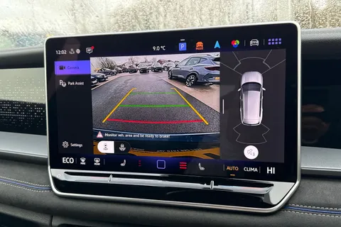 MV75UKX Volkswagen Tayron 1.5 TSI eHybrid 272 R-Line 5dr DSG **BLACK STYLE PACK, COMFORT PACK** Thumbnail #39