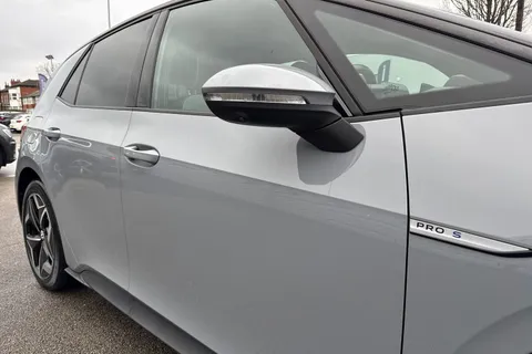 28 of 56 for Volkswagen ID.3 Pro S 77kWh Tour Auto 5dr