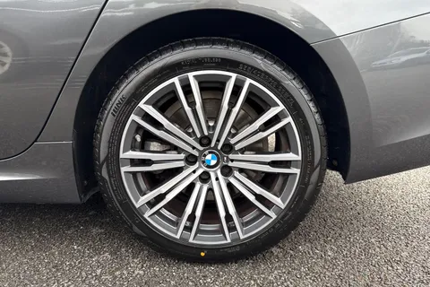 NA69OWZ BMW 3 Series 2.0 330e 12kWh M Sport Auto Euro 6 (s/s) 4dr Thumbnail #13