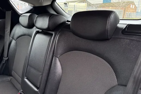 19 of 43 for Hyundai Ix35 2.0 CRDi SE 4WD Euro 5 5dr (Nav)