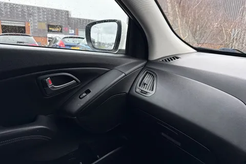 34 of 43 for Hyundai Ix35 2.0 CRDi SE 4WD Euro 5 5dr (Nav)