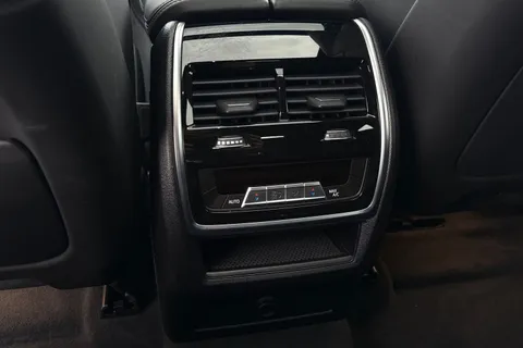 DY71UYB BMW X6 M 4.4i V8 Competition Auto xDrive Euro 6 (s/s) 5dr Thumbnail #32