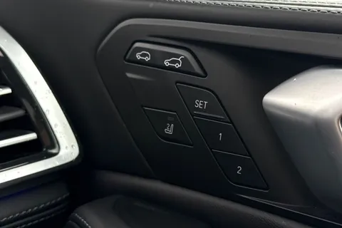 DY71UYB BMW X6 M 4.4i V8 Competition Auto xDrive Euro 6 (s/s) 5dr Thumbnail #40