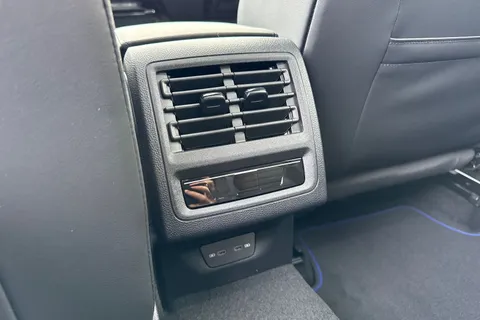 CY75AKO Volkswagen Golf 2.0 TSI 333 R Black Edition 4M 5dr DSG⭐Leather, Sunroof, DCC, Carbon dash⭐ Thumbnail #35