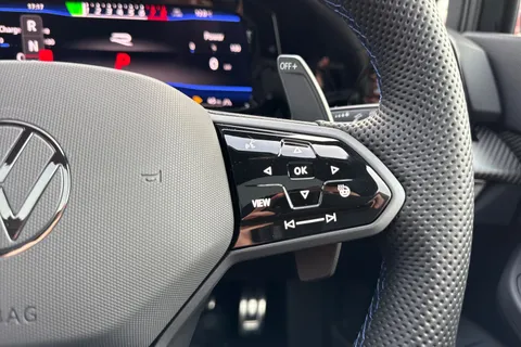 CY75AKO Volkswagen Golf 2.0 TSI 333 R Black Edition 4M 5dr DSG⭐Leather, Sunroof, DCC, Carbon dash⭐ Thumbnail #45