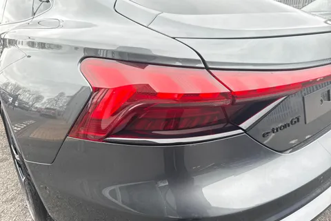 Audi e-tron GT 105kWh Auto quattro 4dr Thumbnail #8