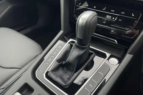 KR24YZL Volkswagen Arteon R 2.0 TSI 320PS 7-speed DSG 4Motion 5 Door Thumbnail #21