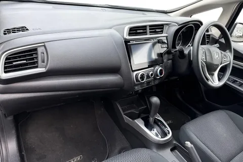 16 of 49 for Honda Jazz 1.3 i-VTEC SE CVT Euro 6 (s/s) 5dr