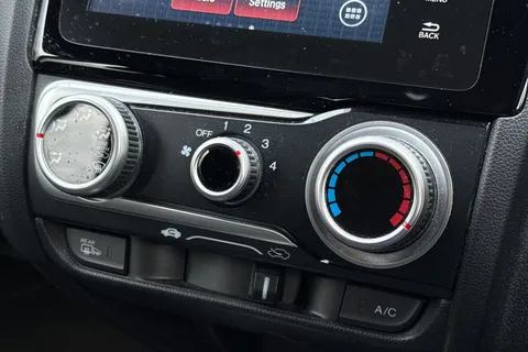 21 of 49 for Honda Jazz 1.3 i-VTEC SE CVT Euro 6 (s/s) 5dr