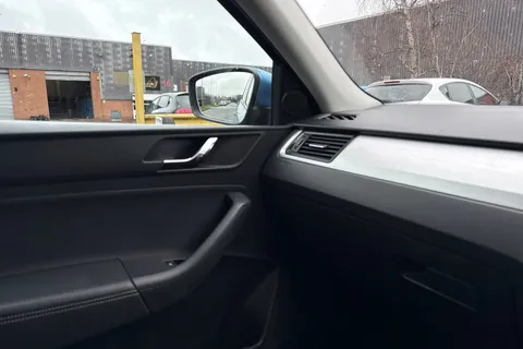 31 of 41 for Škoda Rapid Spaceback 1.2 TSI SE Tech Euro 6 (s/s) 5dr