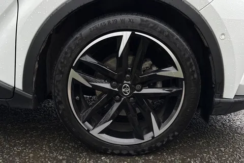 DA72HFB Toyota C-Hr 1.8 VVT-h GR SPORT CVT Euro 6 (s/s) 5dr Thumbnail #14