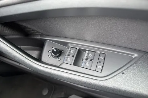 40 of 67 for Audi e-tron 50 Technik Auto quattro 5dr 71.2kWh