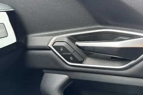 41 of 67 for Audi e-tron 50 Technik Auto quattro 5dr 71.2kWh