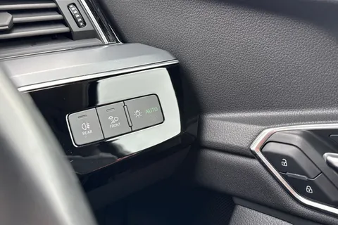 42 of 67 for Audi e-tron 50 Technik Auto quattro 5dr 71.2kWh