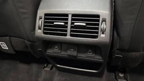 KP73JPV Land Rover Discovery Sport 2.0 D200 R-Dynamic HSE 5dr Thumbnail #18