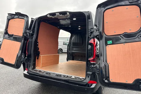 DG75CNE Volkswagen Transporter 2.0 TDI 110 Commerce Pro Van Thumbnail #32