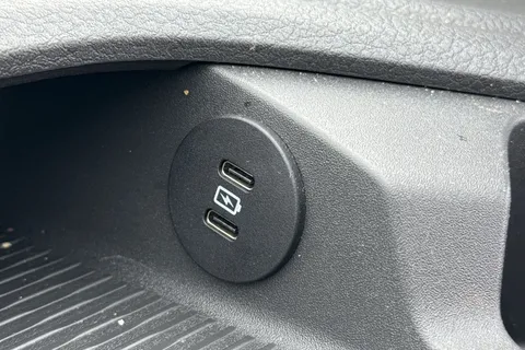 DG75CNE Volkswagen Transporter 2.0 TDI 110 Commerce Pro Van Thumbnail #38