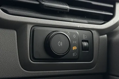 DG75CNE Volkswagen Transporter 2.0 TDI 110 Commerce Pro Van Thumbnail #41