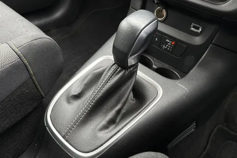 MC22TKU Citroën C3 1.2 PureTech Shine EAT6 Euro 6 (s/s) 5dr Thumbnail #23