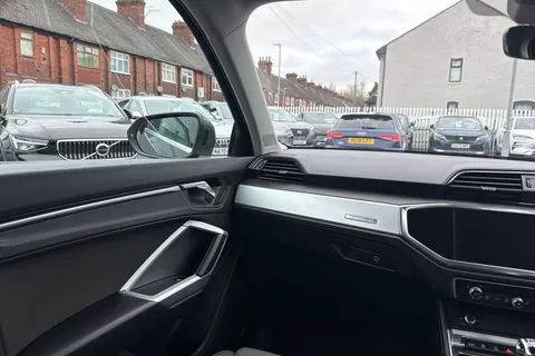 15 of 46 for Audi Q3 2.0 TDI 35 Sport quattro Euro 6 (s/s) 5dr