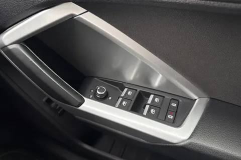 18 of 46 for Audi Q3 2.0 TDI 35 Sport quattro Euro 6 (s/s) 5dr