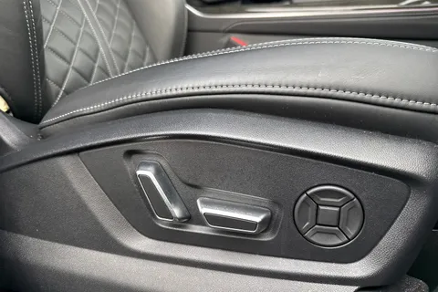 BU75ZCO Audi SQ8 SUV  Black Edition TFSI  507 PS tiptronic Thumbnail #32