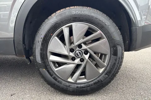 DP73NJK Nissan Qashqai 1.3 DIG-T MHEV Acenta Premium XTRON Euro 6 (s/s) 5dr Thumbnail #8