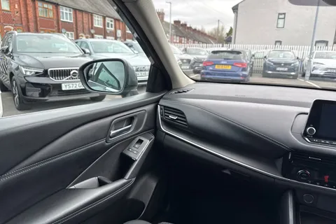 DP73NJK Nissan Qashqai 1.3 DIG-T MHEV Acenta Premium XTRON Euro 6 (s/s) 5dr Thumbnail #16