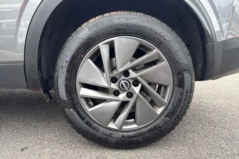 DP73NJK Nissan Qashqai 1.3 DIG-T MHEV Acenta Premium XTRON Euro 6 (s/s) 5dr Thumbnail #23