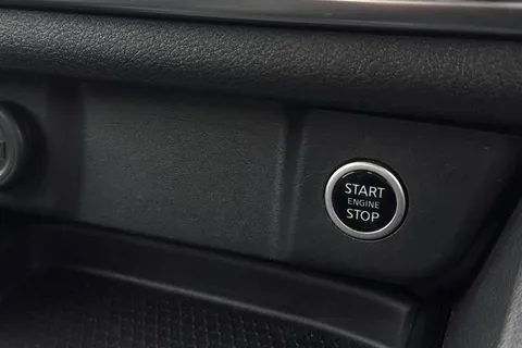 DP73NJK Nissan Qashqai 1.3 DIG-T MHEV Acenta Premium XTRON Euro 6 (s/s) 5dr Thumbnail #42