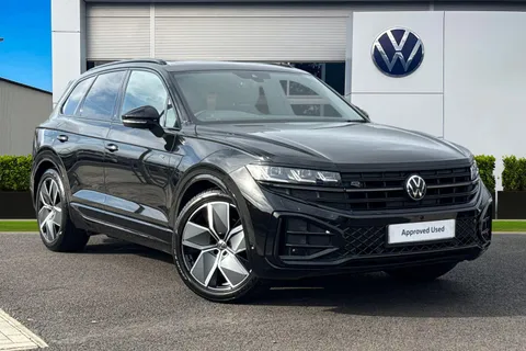 AO75EHD Volkswagen Touareg 3.0 V6 TDI 4Motion 286 Black Edition 5dr Tip Auto **TOW BAR** Thumbnail #2