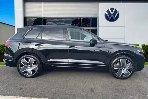 AO75EHD Volkswagen Touareg 3.0 V6 TDI 4Motion 286 Black Edition 5dr Tip Auto **TOW BAR** Thumbnail #4
