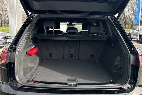 AO75EHD Volkswagen Touareg 3.0 V6 TDI 4Motion 286 Black Edition 5dr Tip Auto **TOW BAR** Thumbnail #8