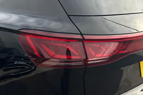 AO75EHD Volkswagen Touareg 3.0 V6 TDI 4Motion 286 Black Edition 5dr Tip Auto **TOW BAR** Thumbnail #9