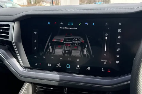 AO75EHD Volkswagen Touareg 3.0 V6 TDI 4Motion 286 Black Edition 5dr Tip Auto **TOW BAR** Thumbnail #23